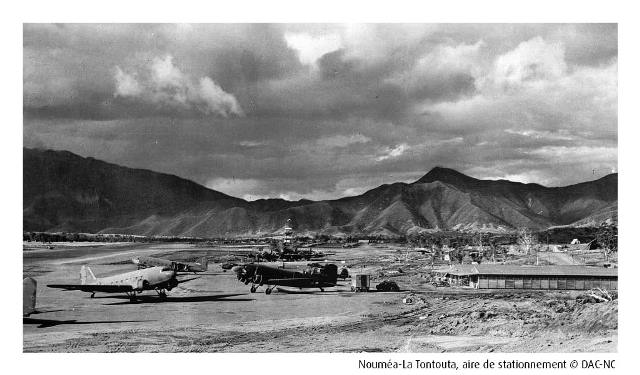 19_ Nouméa-La Tontouta, aire de stationnement.